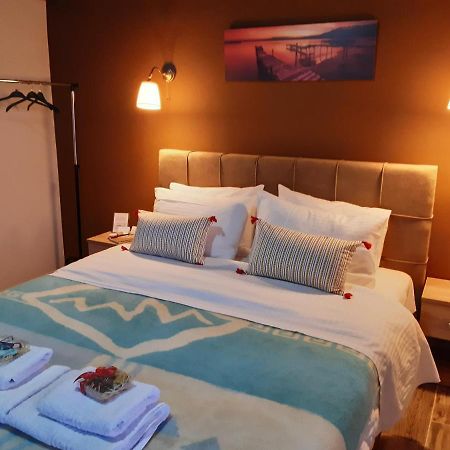 Room Near The Airport Pikérmion المظهر الخارجي الصورة