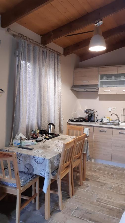 Room Near The Airport Pikérmion المظهر الخارجي الصورة